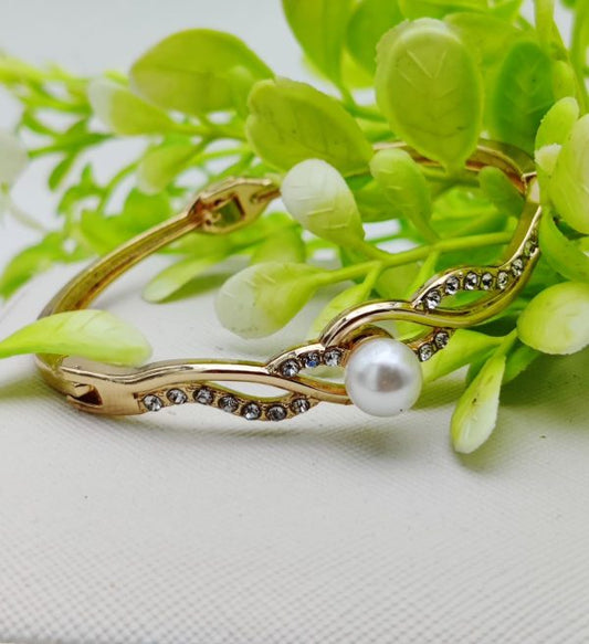 Graceful Adjustable Bracelet With Dazzling Pearl Accent – Imported Elegance | Best Quality Artificial Bracelet For Girls & Women | For Every Occasion